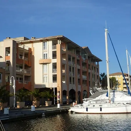 Vue Exceptionnelle Sur Port