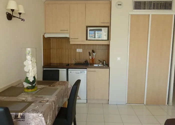 Vue Exceptionnelle Sur Port *