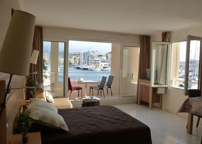 Vue Exceptionnelle Sur Port * Fréjus